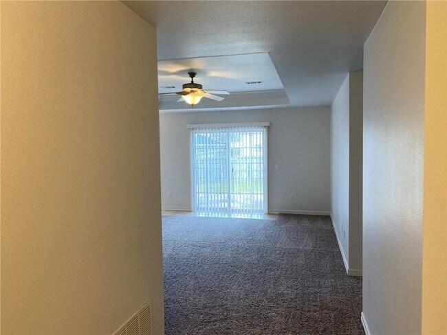 Building Photo - 911 SW Cheyenne Dr