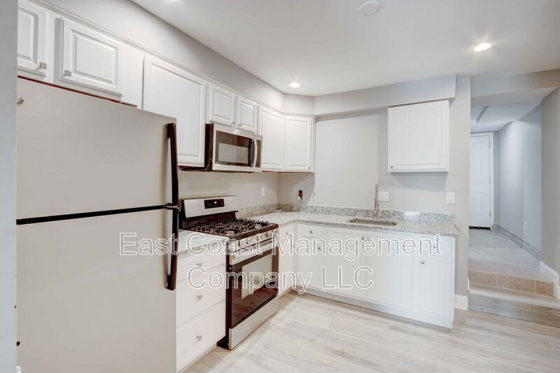 Foto principal - 240 N Rose St