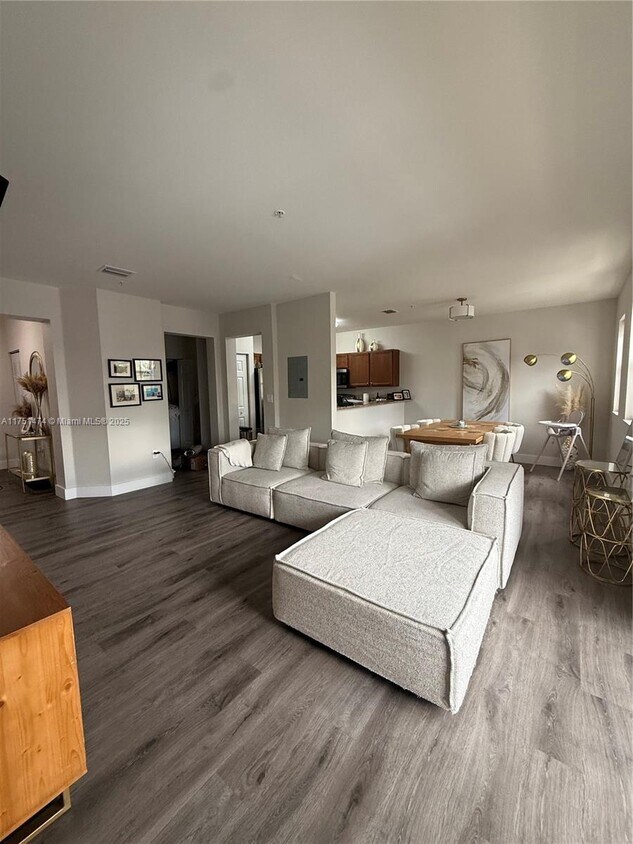 Foto principal - 8900 NW 97th Ave