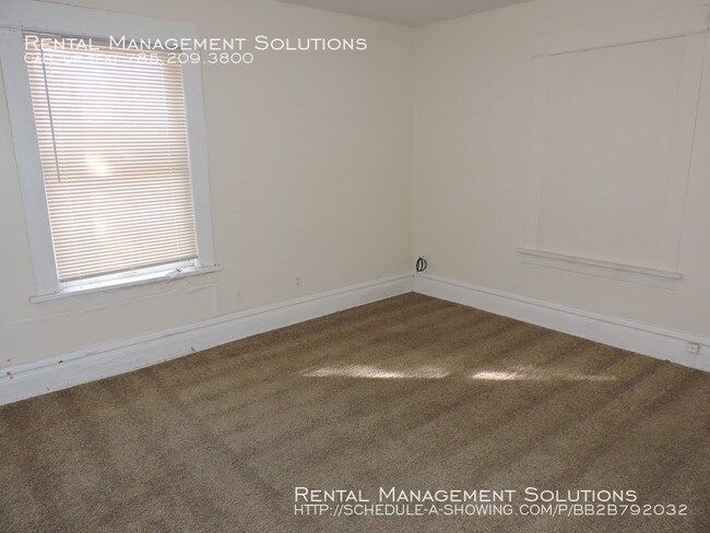 Building Photo - MOVE IN SPECIAL-711 SW Buchanan #2