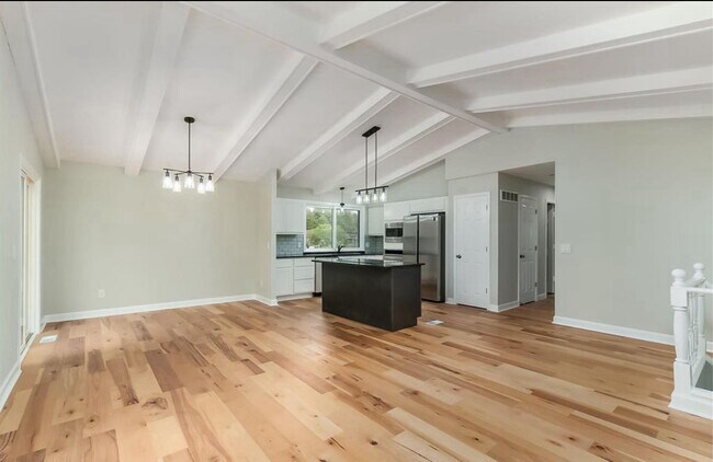 Foto del edificio - 33 Country Creek Dr