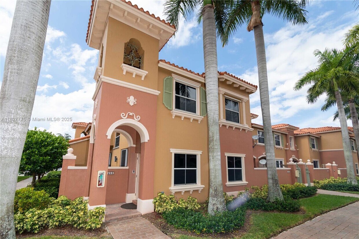 Foto principal - 10668 SW 6th St