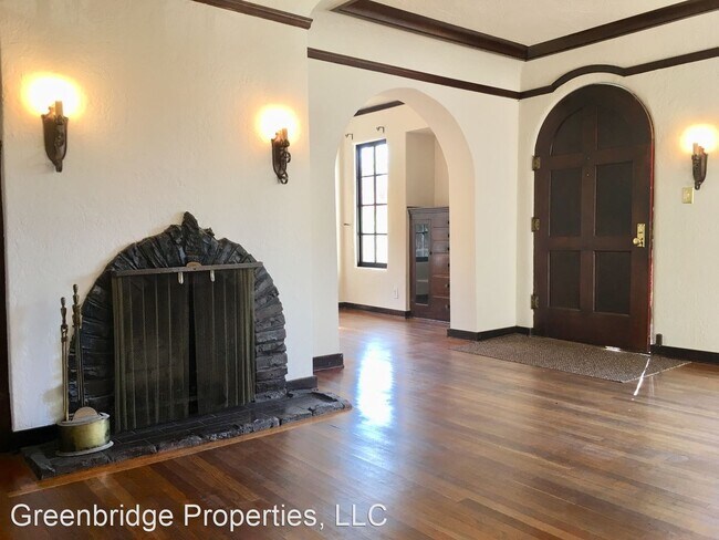 Foto del edificio - 2 br, 1 bath House - 4225 NE Davis St