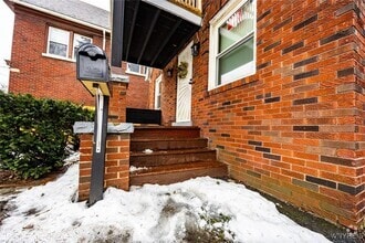 Building Photo - 1801 Niagara St