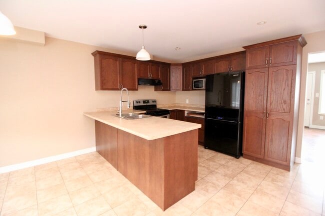 Building Photo - 5727-5727 Kalar Rd