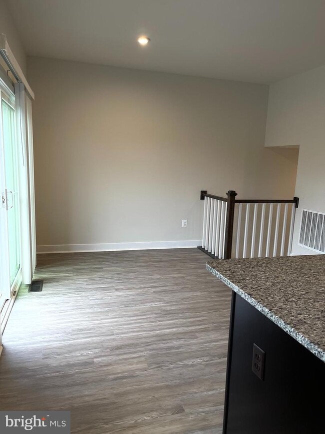Building Photo - 143 Burkwood Ter