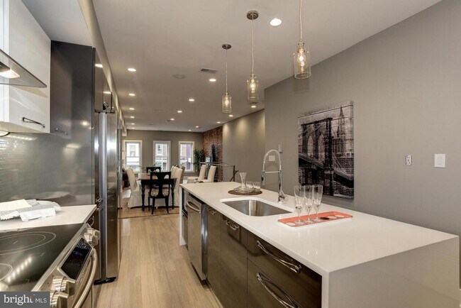 Foto del edificio - 3015 Warder St NW