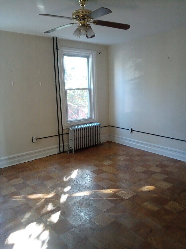 Building Photo - 886 N 23rd St