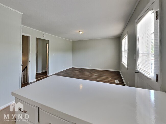 Foto del edificio - 1501 E Lake Blvd