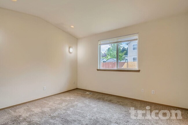 Building Photo - 8928 160th St Ct E