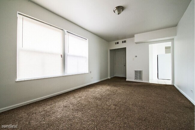 Building Photo - 1 br, 1 bath Apartment - 720 E 82nd St