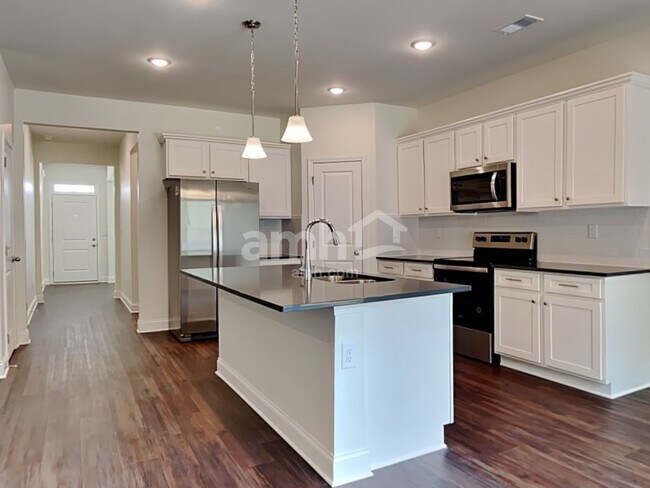 Building Photo - 300 Willow Lane
