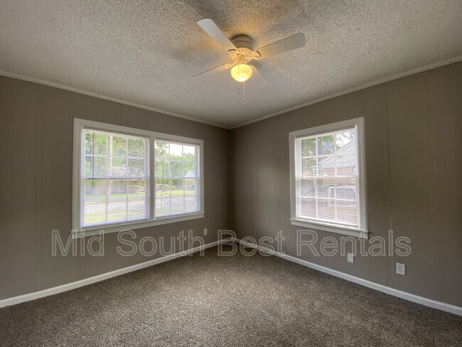 Building Photo - 2971 S Radford Rd