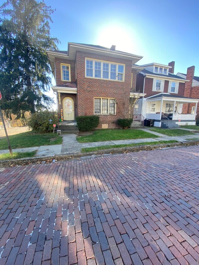 3220 Grover St Unit 2, McKeesport, PA 15132 Room for Rent in