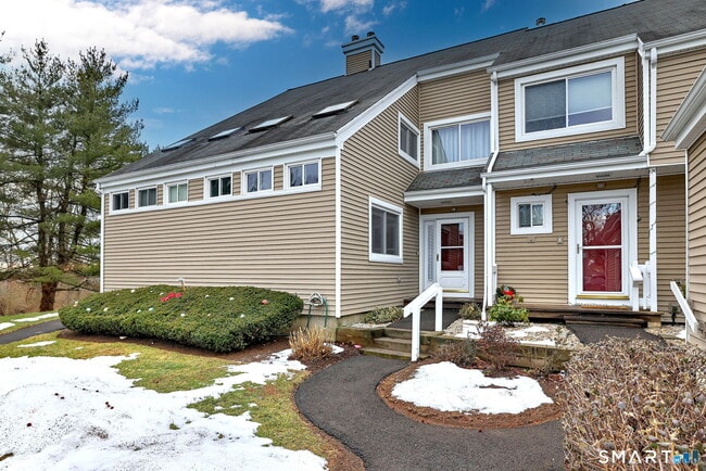 Foto del edificio - 47 Jerimoth Dr