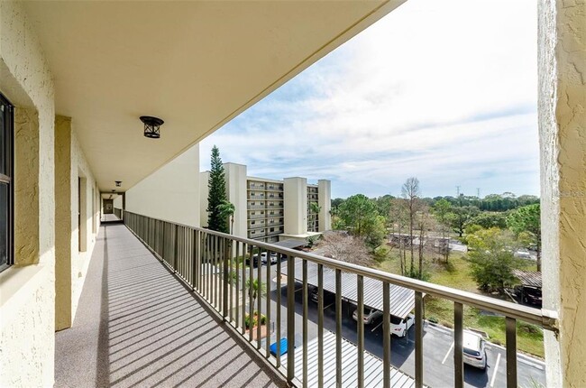 Foto del edificio - 900 Cove Cay Dr