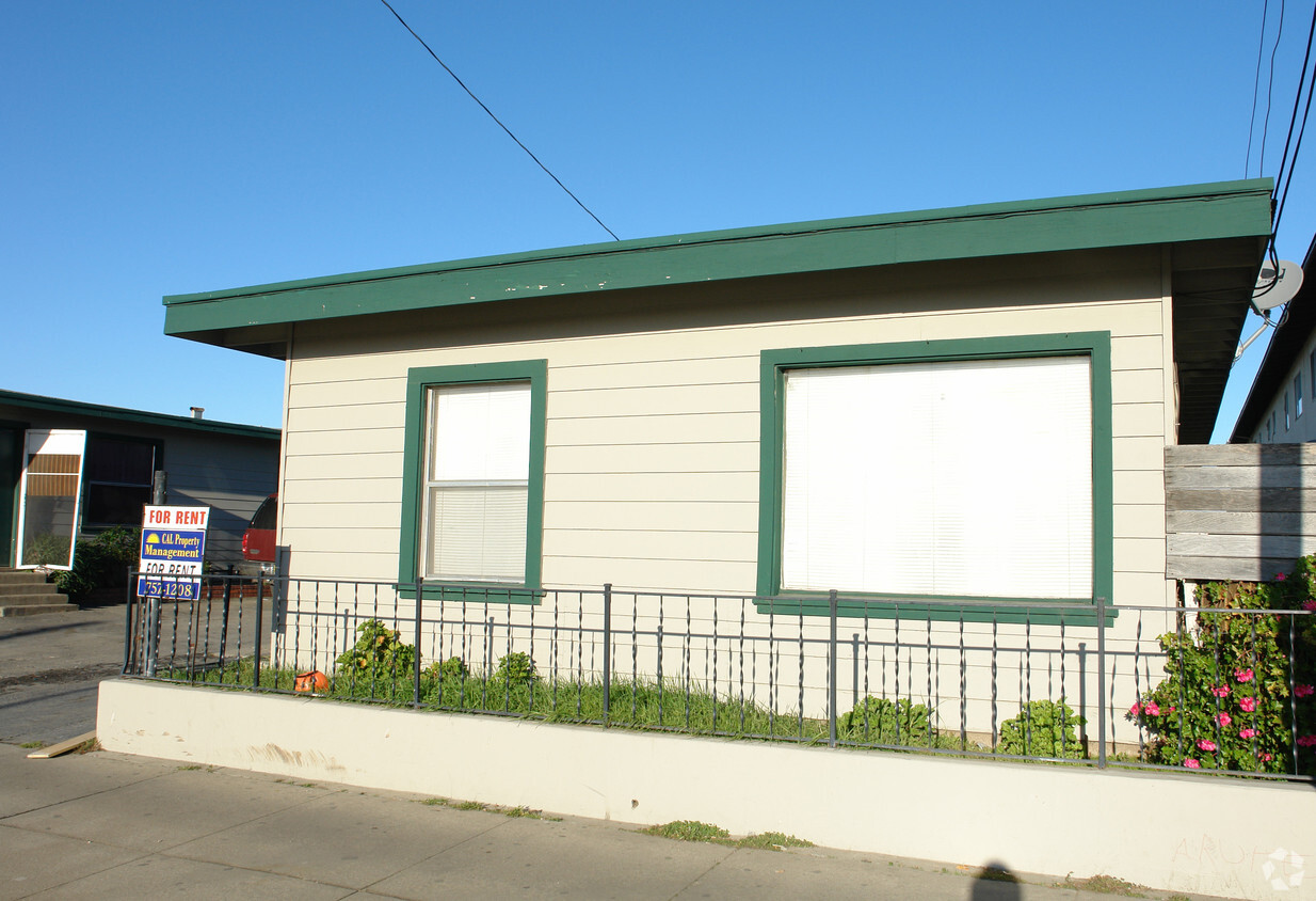 Building Photo - 515 Williams