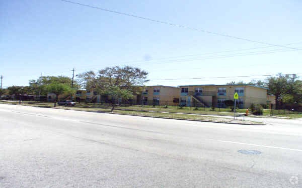 Foto principal - Osprey Pointe Apartments