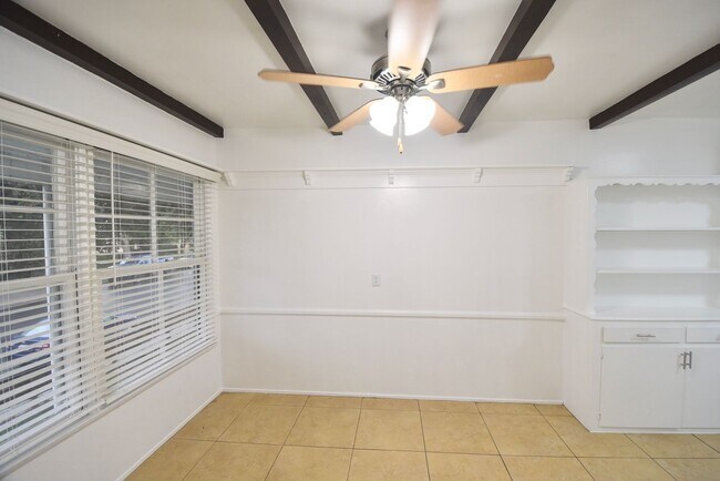 Foto del edificio - 5220 Radford Ave