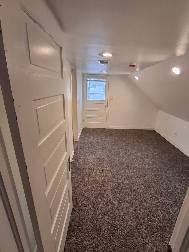 Foto del edificio - 531 Eastern Ave NE