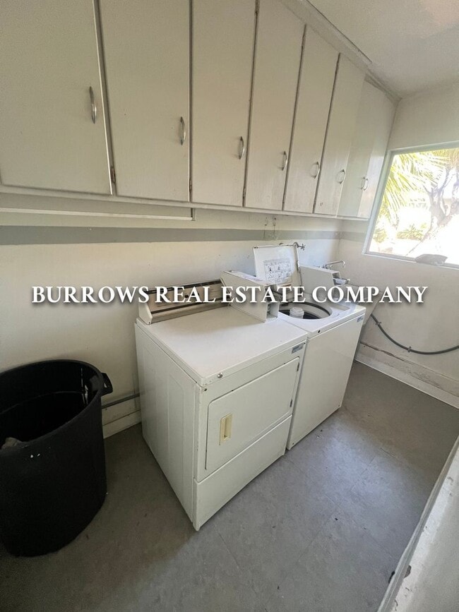 Building Photo - Single story 2 bedroom, 1 bathroom apartment in Ventura
