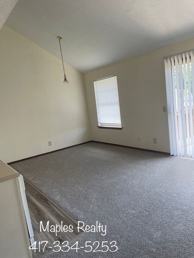 Building Photo - UNFURNISHED 2 BEDROOM 2 BATH PENTHOUSE LOF...