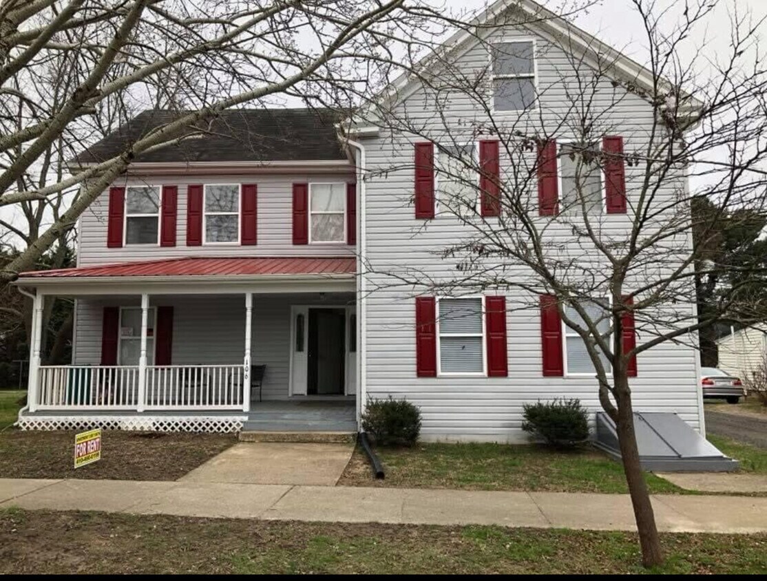 Foto principal - 106 W Railroad Ave