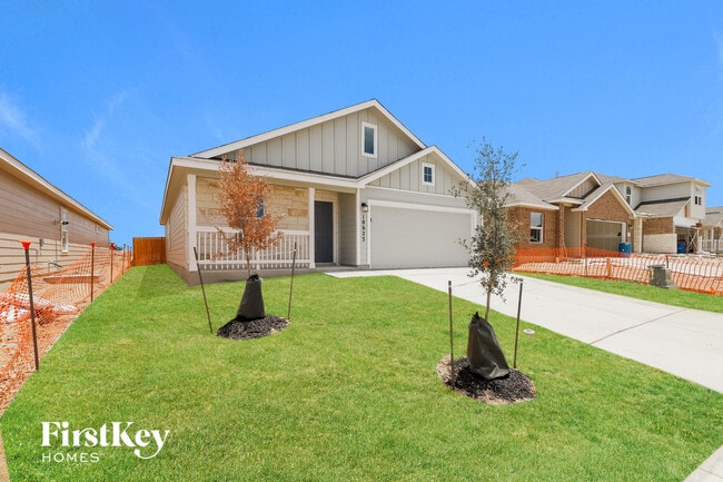 Foto del edificio - 10623 Vinateros Dr