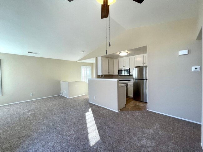 Building Photo - Perfect 2B/2BA Home w/ Garage & Fireplace!