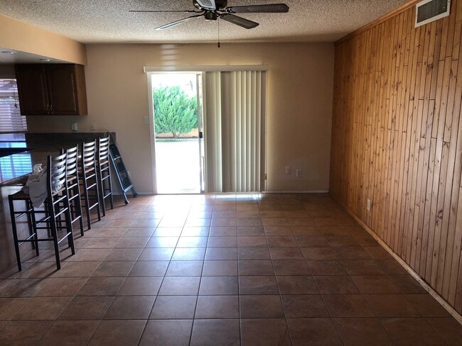 Foto del edificio - 1203 W Cheyenne Dr