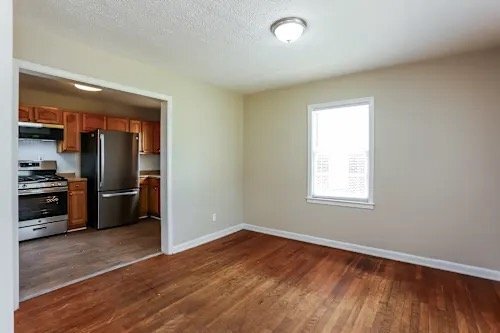 Foto del edificio - 2121 Cherry Ln