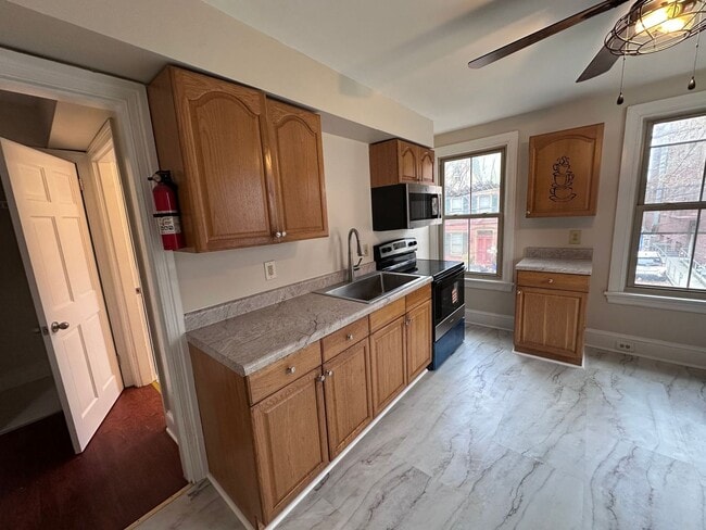 Building Photo - 134 King St