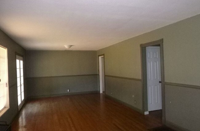Building Photo - 1531 Laurel Ave