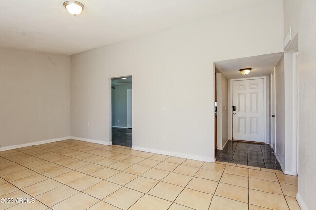 Foto del edificio - 5001 W Roanoke Ave