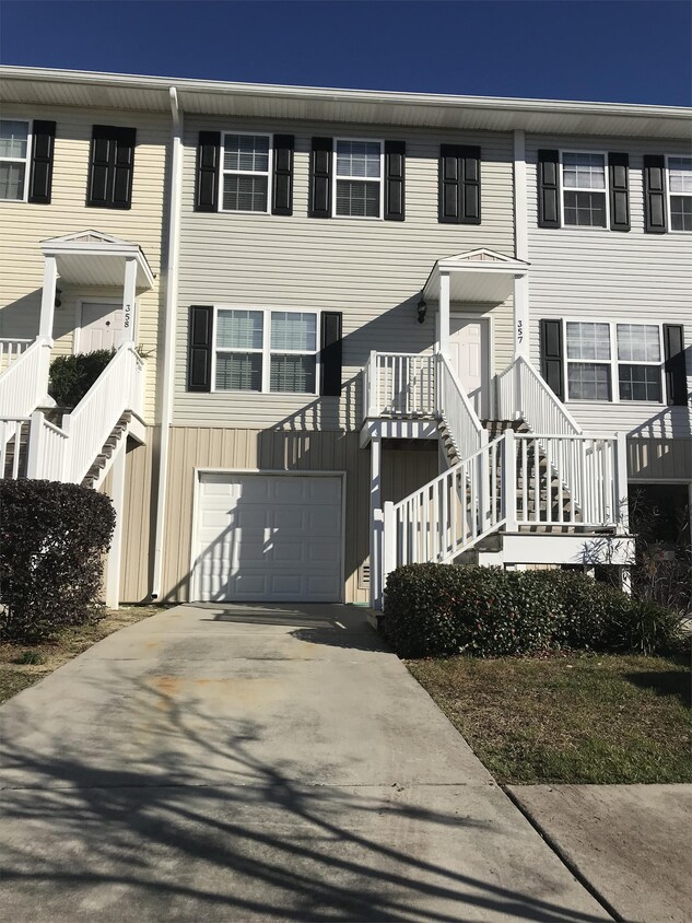 357 Laurel Oak Ln, Thunderbolt, GA 31404 Townhouse for Rent in