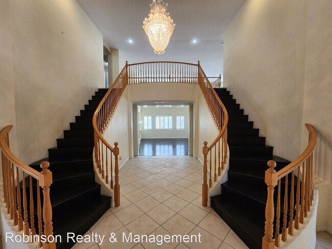 Foto del edificio - 6 br, 5.5 bath House - 8901 Goldstone Ave.