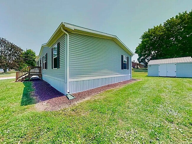 Building Photo - Fabulous ranch home on 1/2 acre.