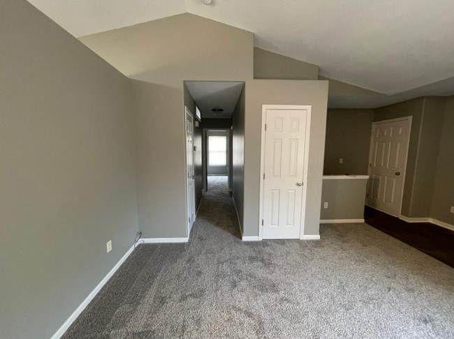 Building Photo - 5 Bedroom 3 Bath Home close to schools and...