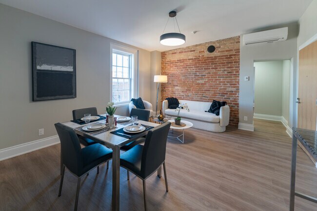 Building Photo - 1 Bed Loft in Downtown Peterborough