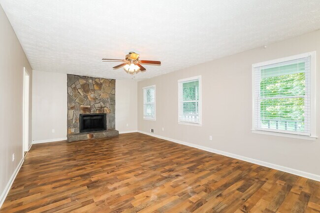 Foto del edificio - 3872 Cloudland Dr