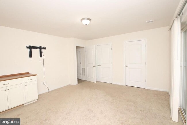 Building Photo - 185 Magellan Dr
