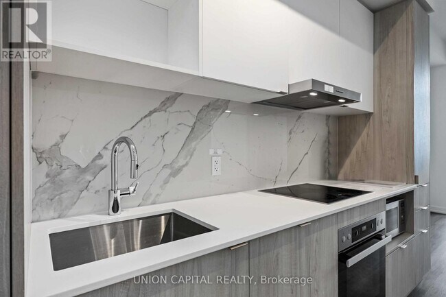 Building Photo - 138 Downes St