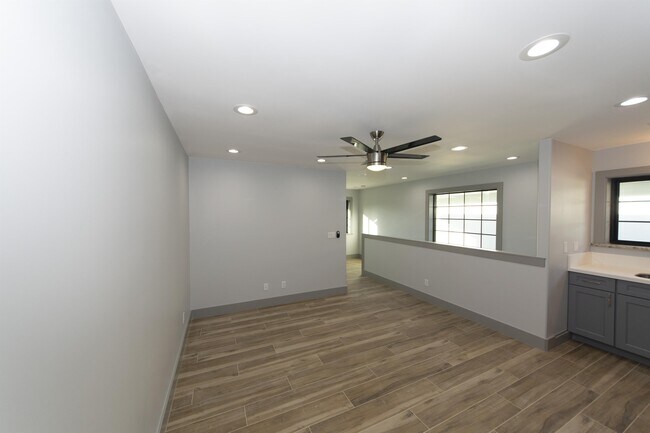 Building Photo - 827 Alder St