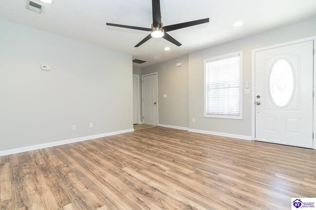 Building Photo - 134 Twin Lakes Dr
