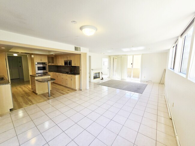 Foto del edificio - 2420 Torrey Pines Rd