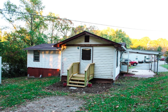 Building Photo - 225 Bland St