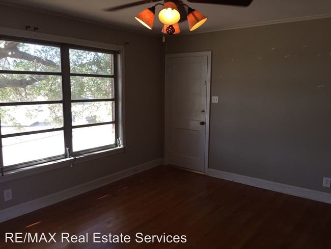 Building Photo - 2 br, 1 bath Apartment - 220 Ashley Drive
