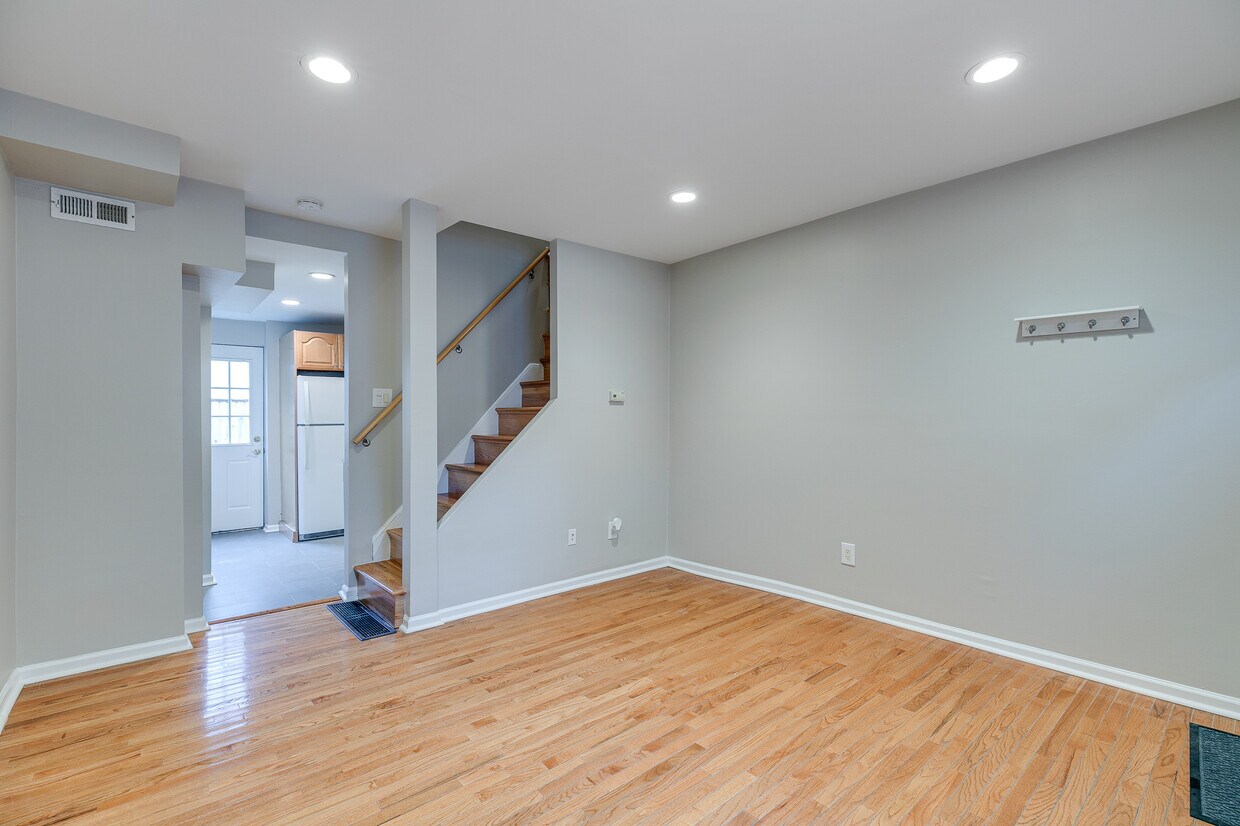 living room - 2012 Memphis St