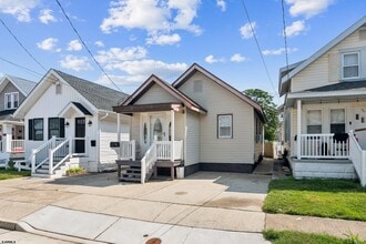 Building Photo - 219 N Somerset Ave