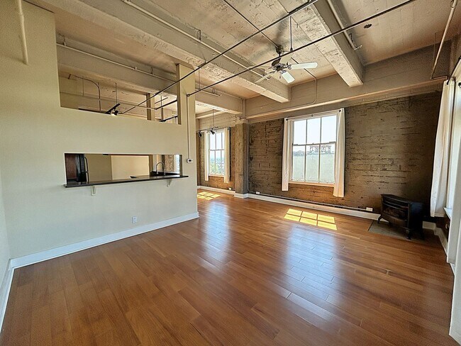 Foto del edificio - Unique home nestled in a Historic building...